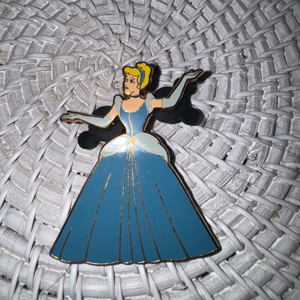 Rare large Cinderella Disney Trading Enamel Pin
